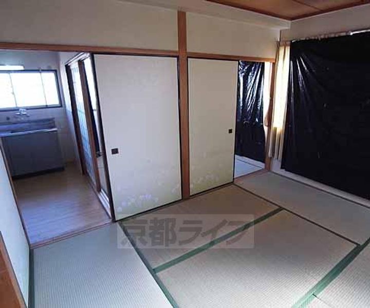 ロハス長岡京1-Aの居間