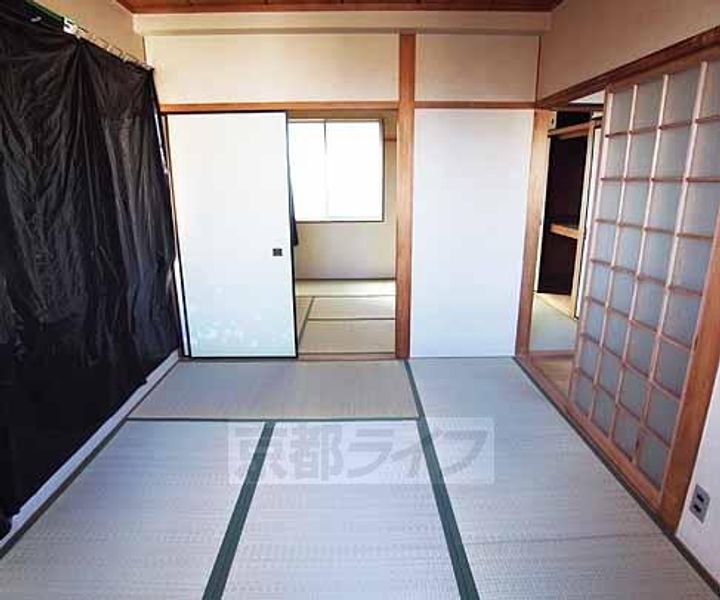ロハス長岡京1-Aの居間