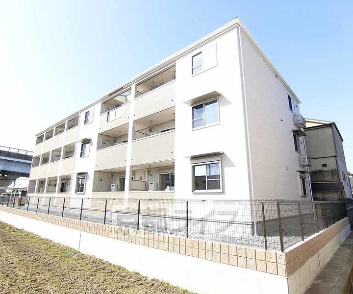京都府京都市伏見区羽束師鴨川町の賃貸アパートの外観