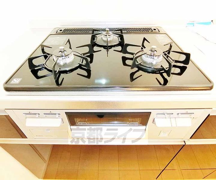 京都府京都市伏見区羽束師鴨川町の賃貸アパートのキッチン