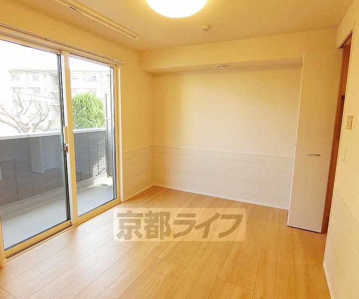 京都府京都市伏見区羽束師古川町の賃貸アパートの居間