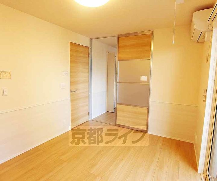 京都府京都市伏見区羽束師古川町の賃貸アパートの居間