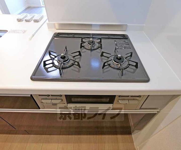 京都府京都市南区久世殿城町の賃貸アパートのキッチン