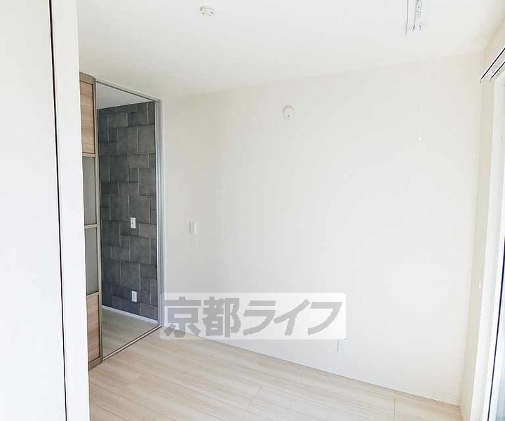 京都府向日市寺戸町飛龍の賃貸アパートの居間