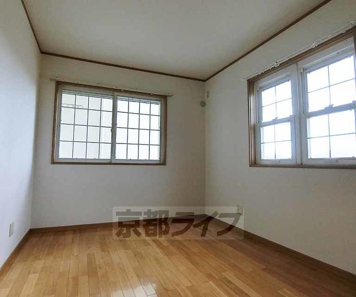 京都府京都市伏見区淀樋爪町の賃貸アパートの居間