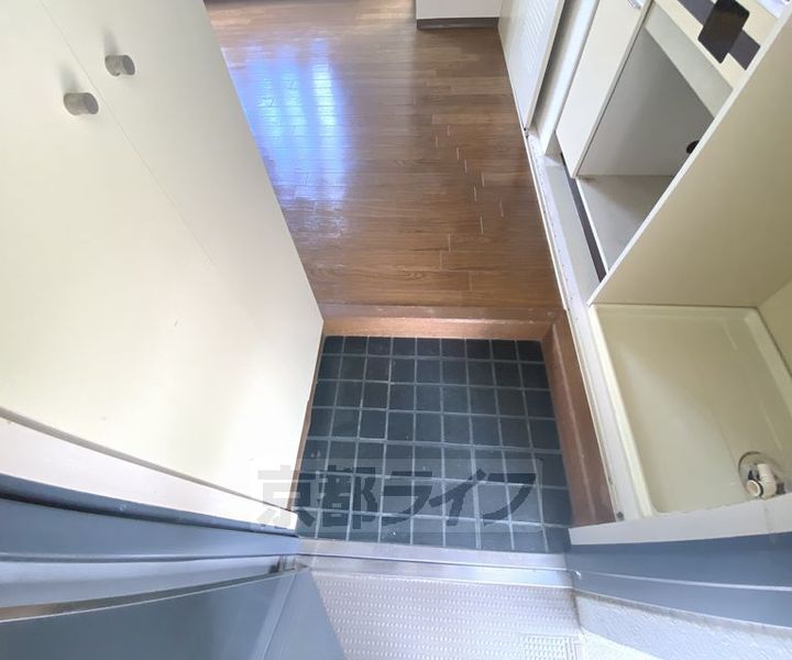 京都府京都市北区紫竹上緑町の賃貸マンションの玄関