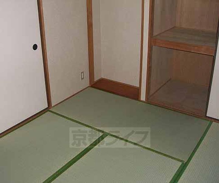 京都府京都市右京区梅津上田町の賃貸マンションの居間