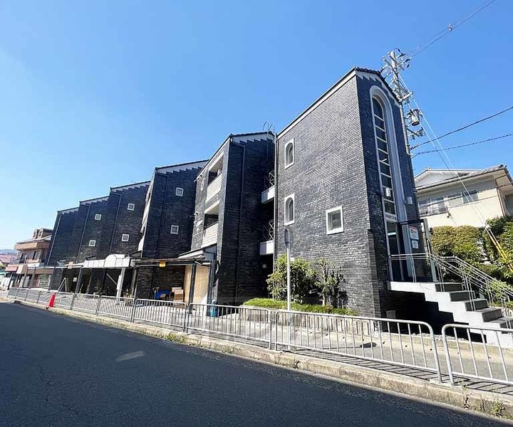 京都府京都市右京区太秦帷子ケ辻町の賃貸マンションの外観