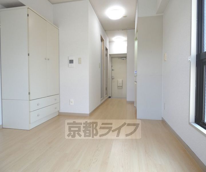 京都府京都市北区上賀茂朝露ケ原町の賃貸マンションの居間