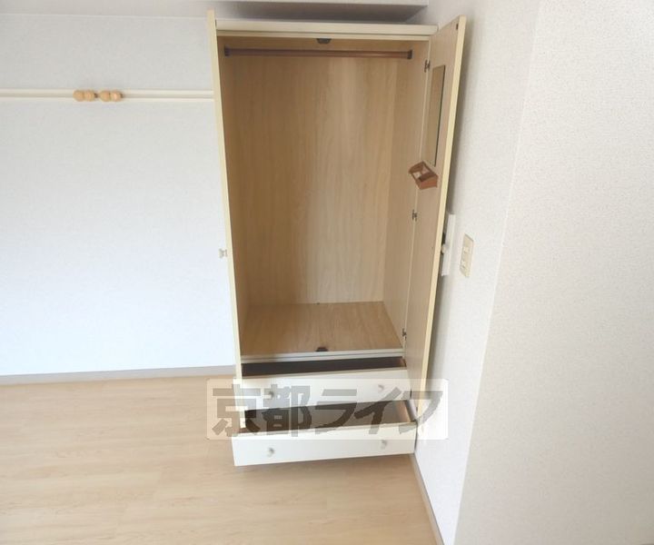 京都府京都市北区上賀茂朝露ケ原町の賃貸マンションの内装