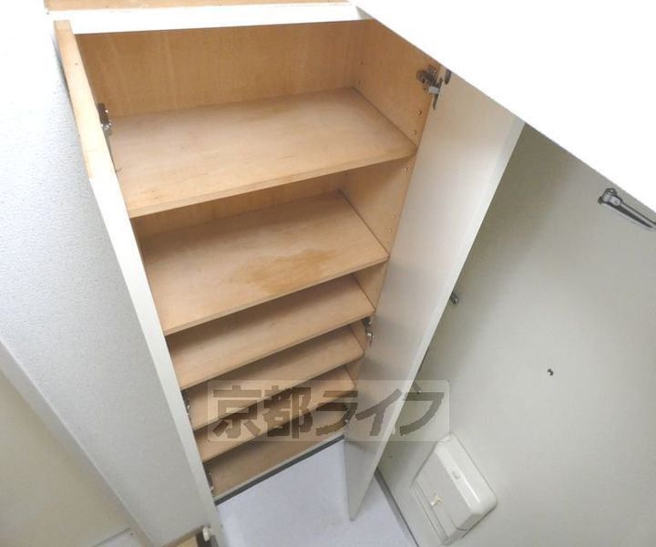 京都府京都市北区上賀茂朝露ケ原町の賃貸マンションの内装
