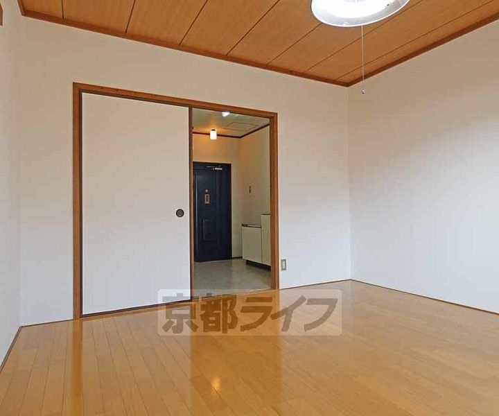 京都府京都市北区大将軍川端町の賃貸マンションの居間