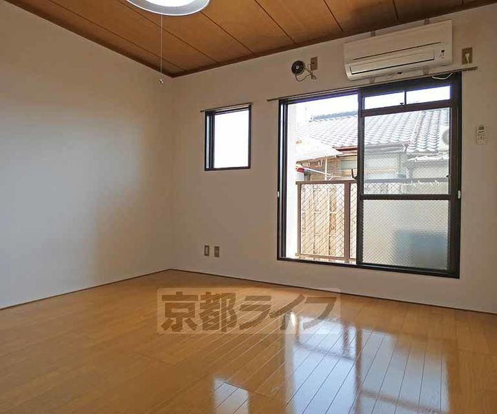 京都府京都市北区大将軍川端町の賃貸マンションの居間