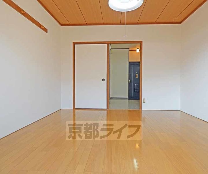 京都府京都市北区大将軍川端町の賃貸マンションの居間