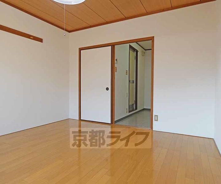 京都府京都市北区大将軍川端町の賃貸マンションの居間