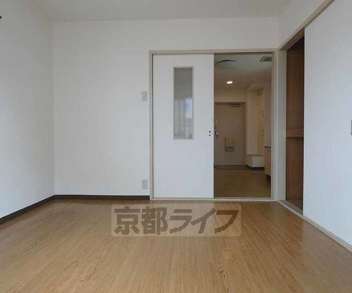 ハレルヤビル302の居間