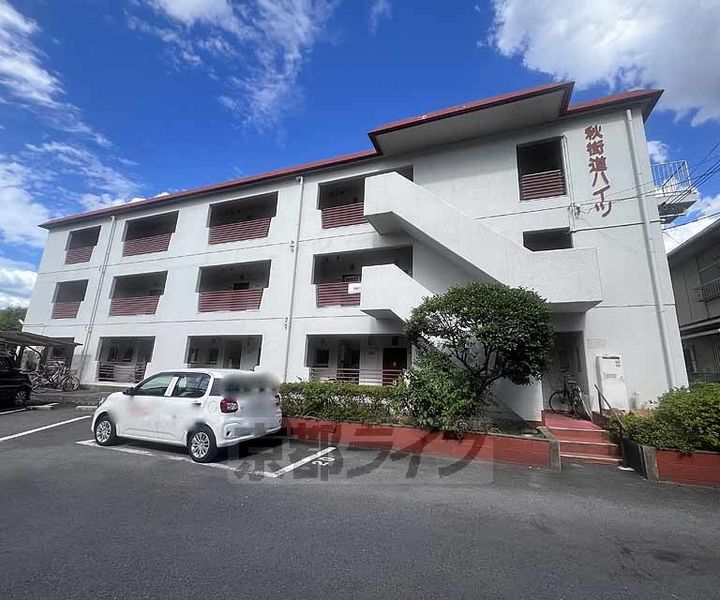 京都府京都市右京区嵯峨野秋街道町の賃貸マンションの外観