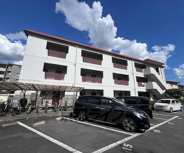 京都府京都市右京区嵯峨野秋街道町の賃貸マンションの外観