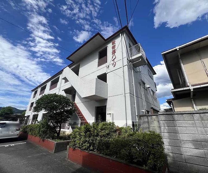 京都府京都市右京区嵯峨野秋街道町の賃貸マンションの外観