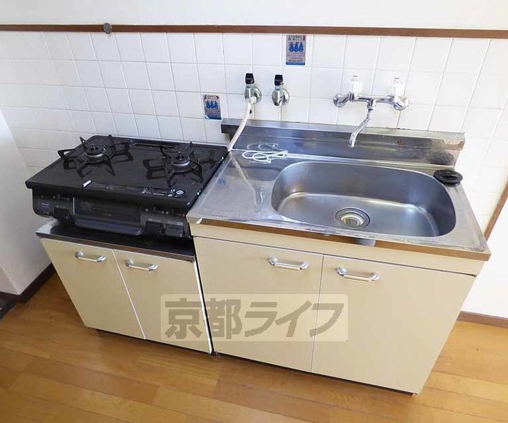 京都府京都市右京区嵯峨野秋街道町の賃貸マンションのキッチン