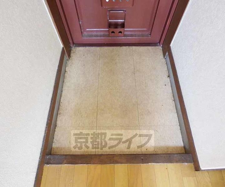 京都府京都市右京区嵯峨野秋街道町の賃貸マンションの玄関