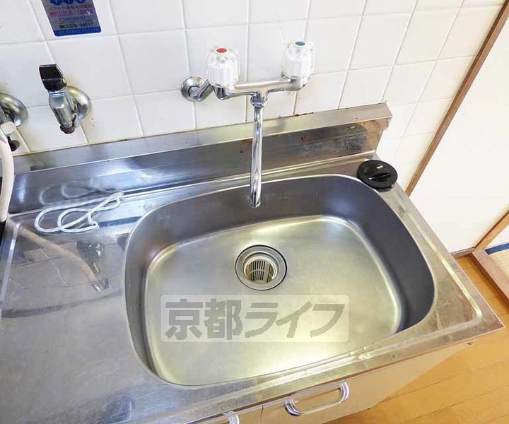 京都府京都市右京区嵯峨野秋街道町の賃貸マンションのキッチン