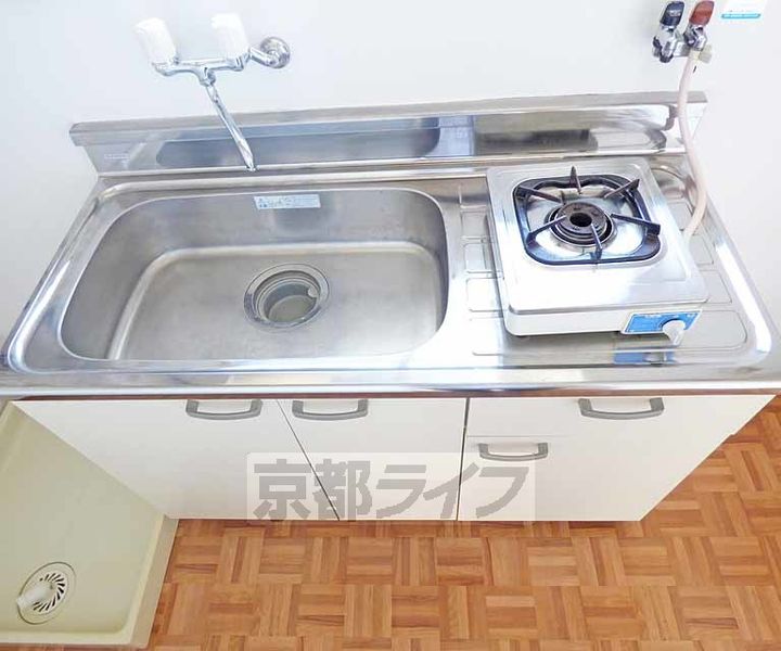 京都府京都市北区等持院中町の賃貸アパートのキッチン