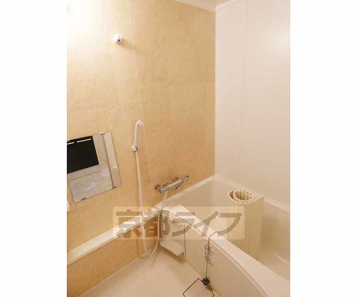 京都府京都市上京区中務町の賃貸マンションの風呂