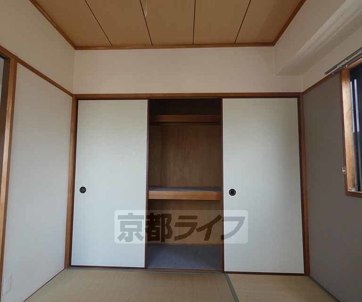 京都府京都市上京区中務町の賃貸マンションの内装