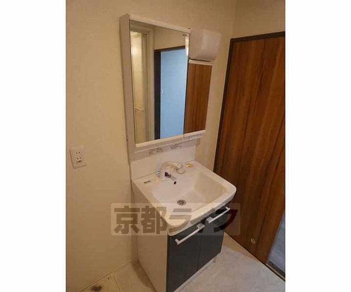 京都府京都市上京区中務町の賃貸マンションの内装