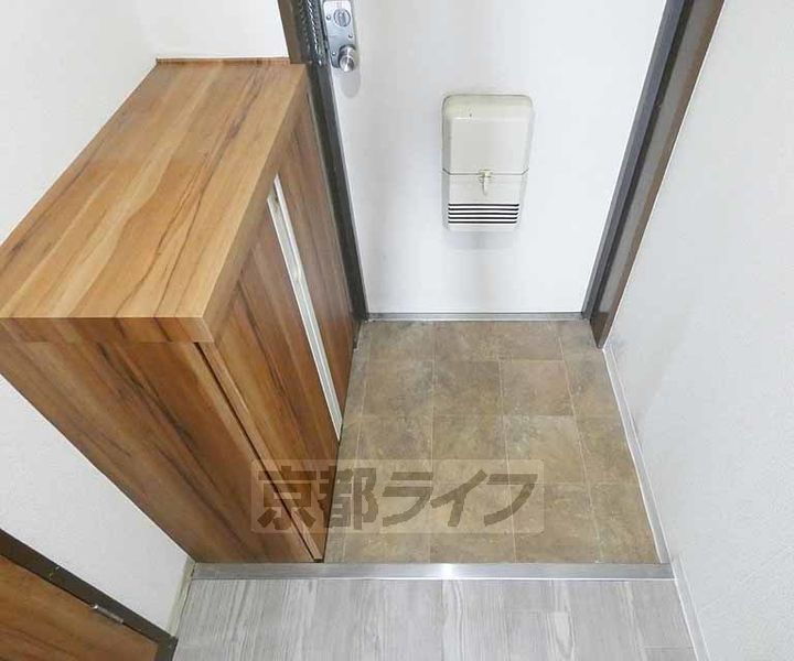 京都府京都市上京区中務町の賃貸マンションの玄関