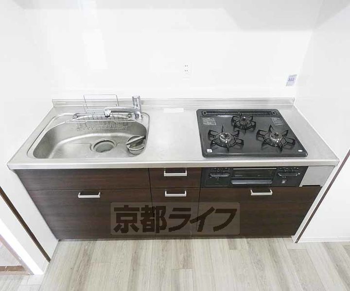 京都府京都市上京区中務町の賃貸マンションのキッチン