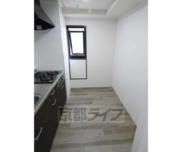 京都府京都市上京区中務町の賃貸マンションのキッチン