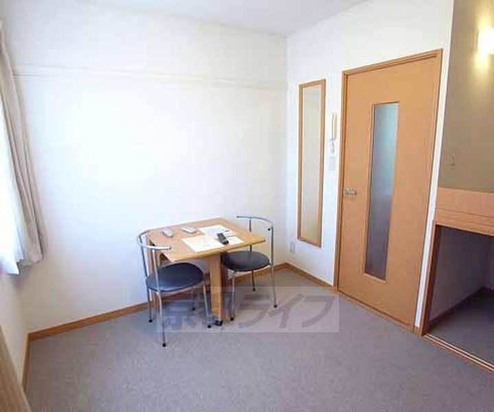 京都府京都市伏見区羽束師志水町の賃貸アパートの居間