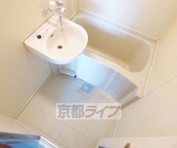 京都府京都市右京区西院西貝川町の賃貸マンションの風呂