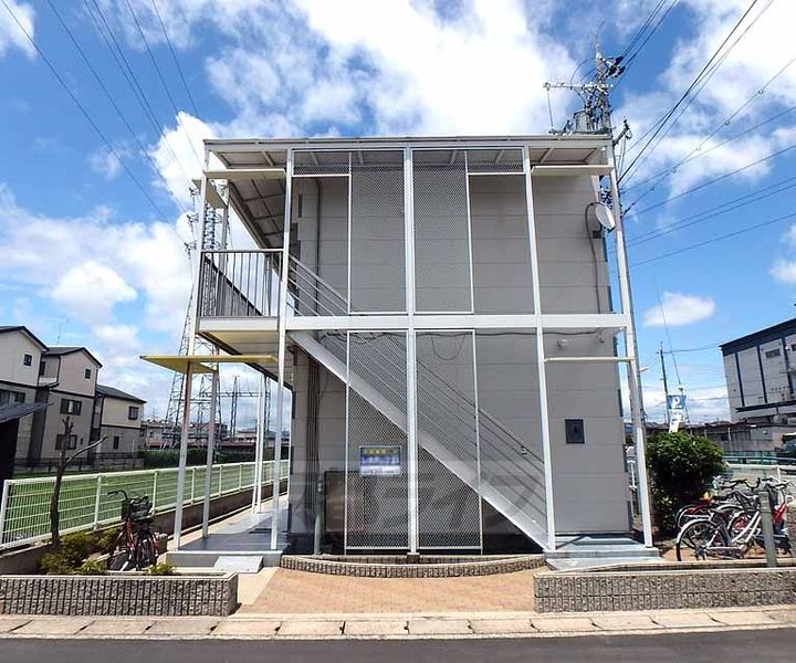 京都府京都市南区久世殿城町の賃貸アパートの外観