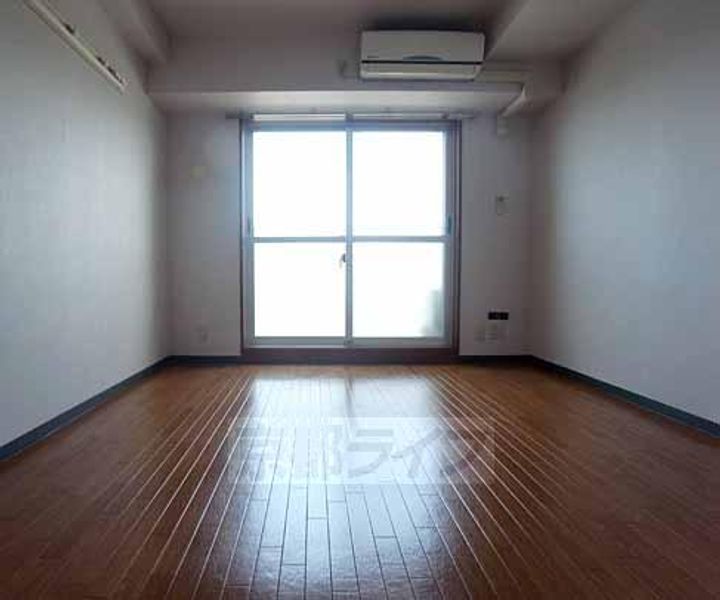 京都府京都市中京区西ノ京小堀町の賃貸マンションの居間