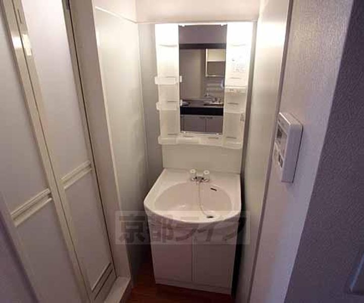 京都府京都市中京区西ノ京小堀町の賃貸マンションの内装