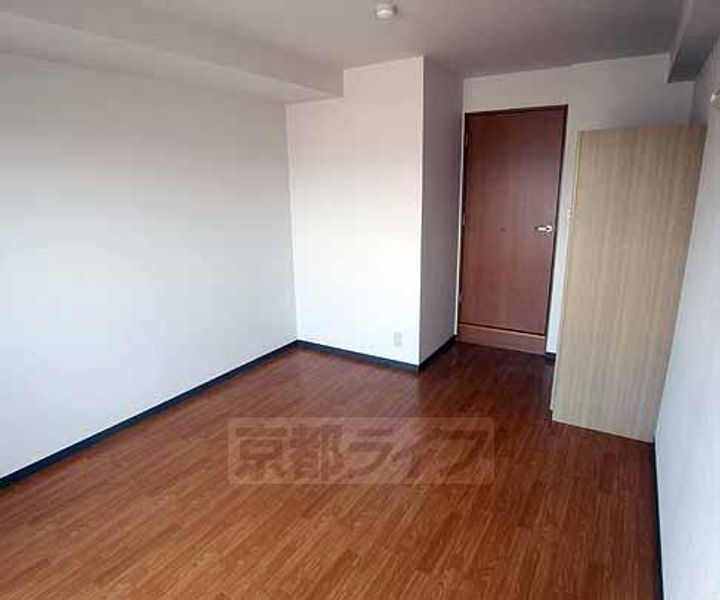 京都府京都市中京区西ノ京小堀町の賃貸マンションの居間