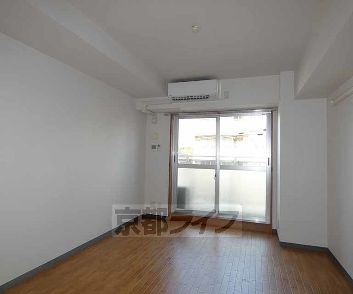 シャントール二条302の居間