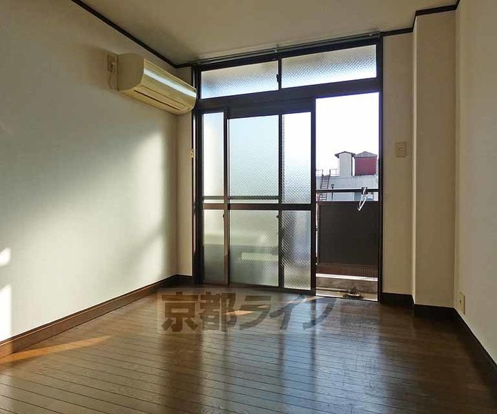 パッセージS101の居間