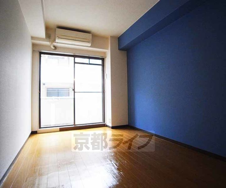 京都府京都市下京区粉川町(不明門通七条上ル)の賃貸マンションの居間