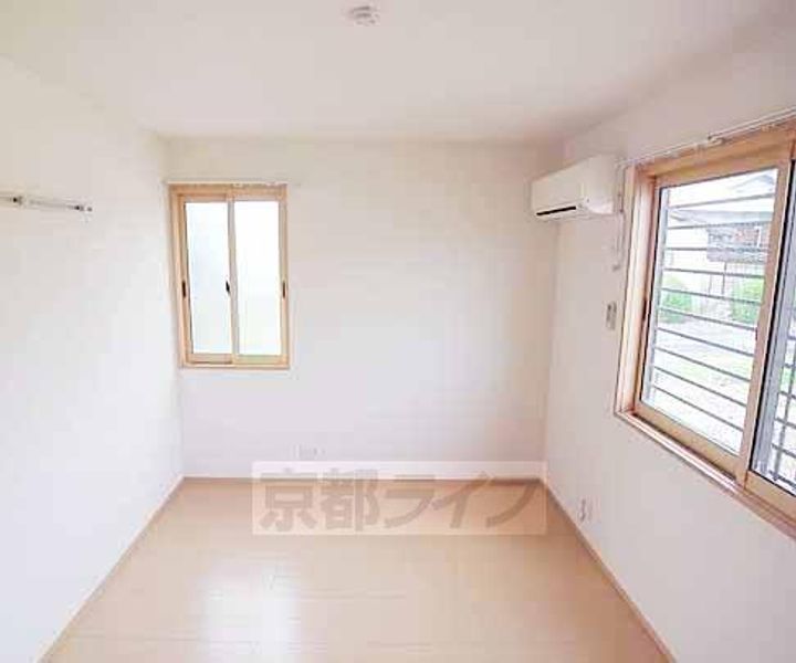 京都府京都市伏見区羽束師菱川町の賃貸アパートの居間