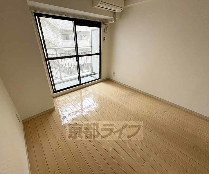四条大宮シャトー朝日506の居間