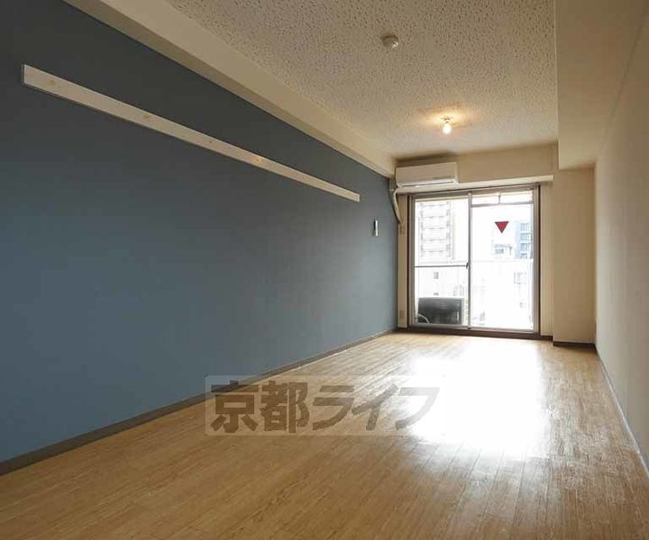京都府京都市下京区真苧屋町の賃貸マンションの居間