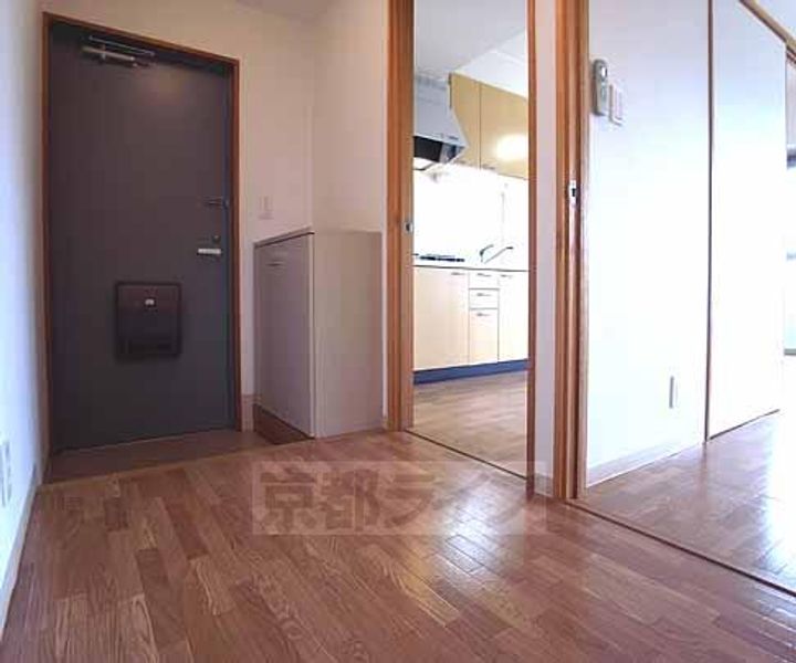 京都府京都市伏見区深草西浦町6丁目の賃貸マンションの玄関