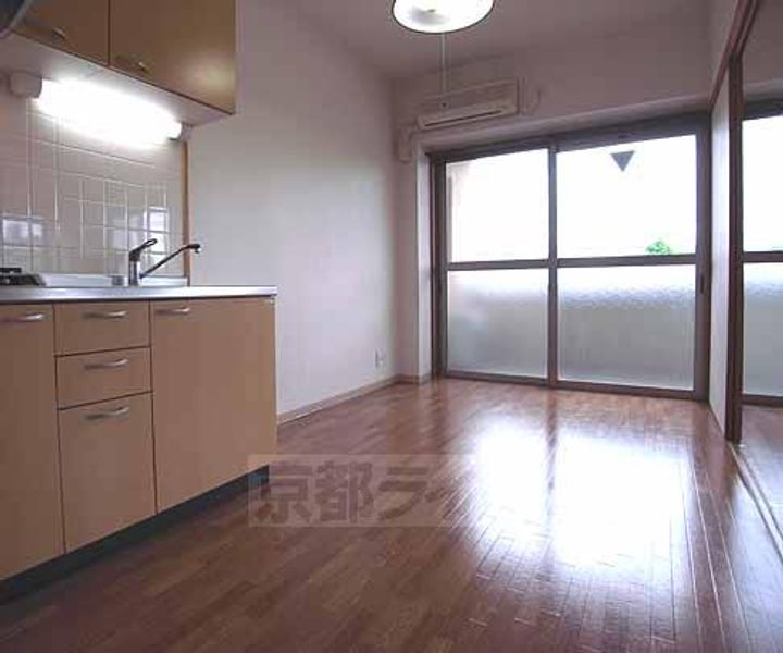 京都府京都市伏見区深草西浦町6丁目の賃貸マンションの居間