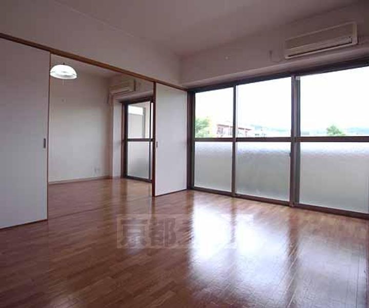 京都府京都市伏見区深草西浦町6丁目の賃貸マンションの居間