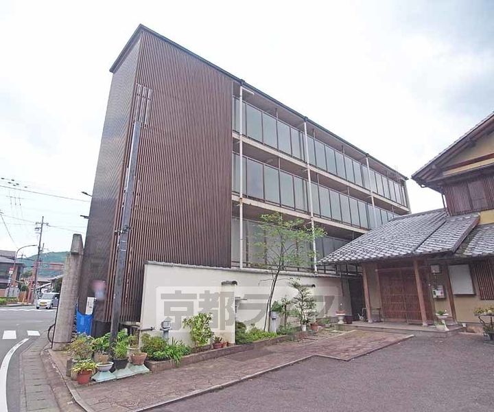 山岡マンション203の外観