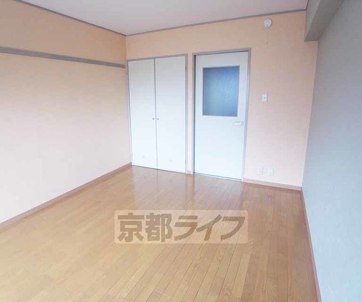 山岡マンション203の居間